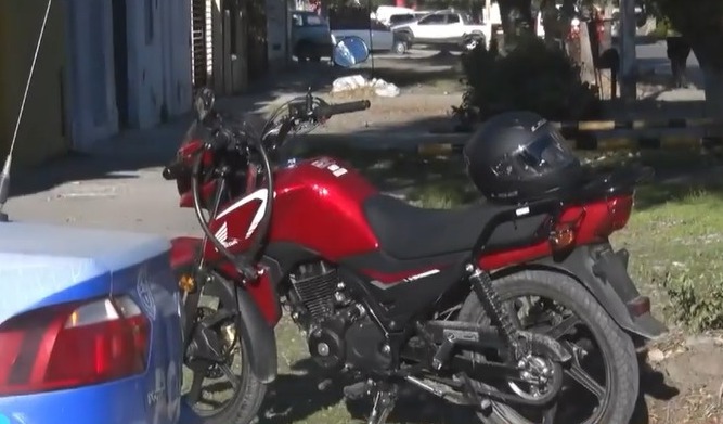 Una joven motociclista sufrió lesiones tras un accidente con un camión: “No vi que iba a doblar”