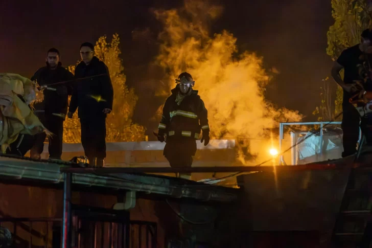 Río Gallegos: Festejaba su cumpleaños, su casa se incendió y agradeció a la colaboración de los vecinos