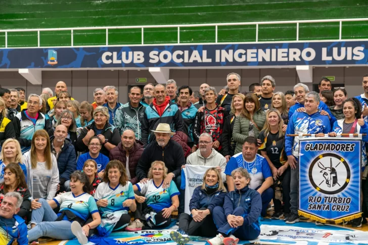 Comodoro, capital del deporte adulto: comenzó el Torneo Nacional de Newcom Mixto con 25 equipos de todo el país
