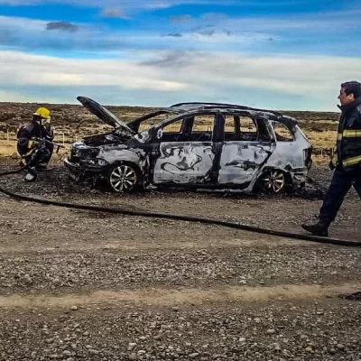 Circulaba por la Ruta N°40, su auto se incendió y se salvó de milagro
