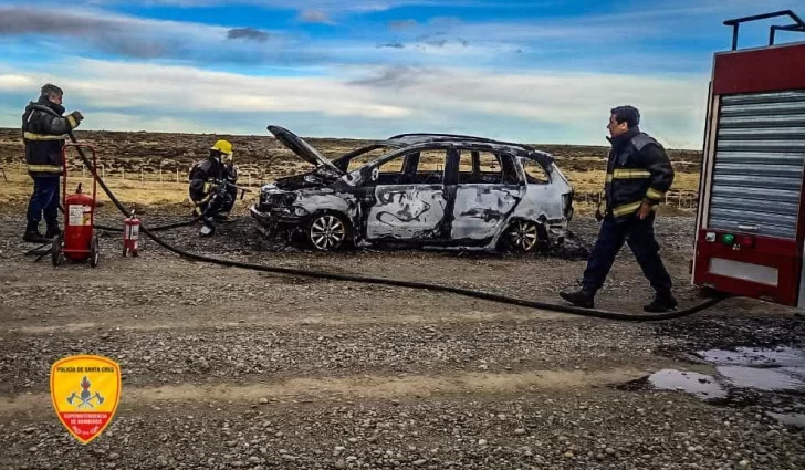 Circulaba por la Ruta N°40, su auto se incendió y se salvó de milagro