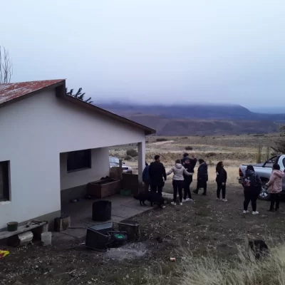 Un anciano fue rescatado de una estancia de Los Antiguos: vivía y trabajaba en condiciones precarias