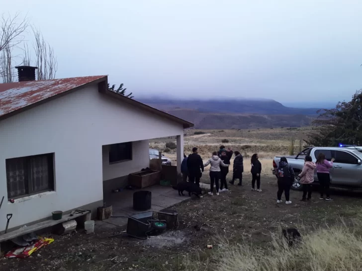 Un anciano fue rescatado de una estancia de Los Antiguos: vivía y trabajaba en condiciones precarias