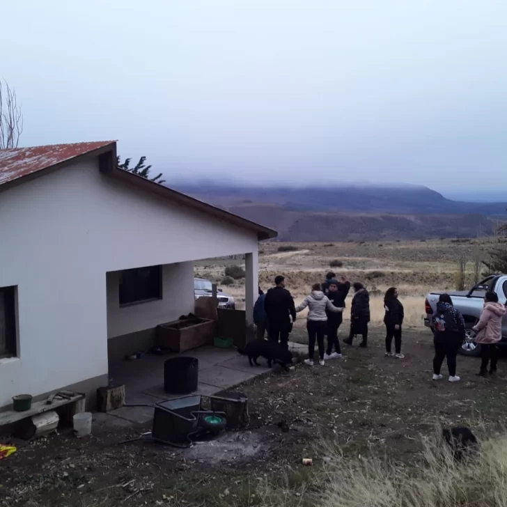 Un anciano fue rescatado de una estancia de Los Antiguos: vivía y trabajaba en condiciones precarias
