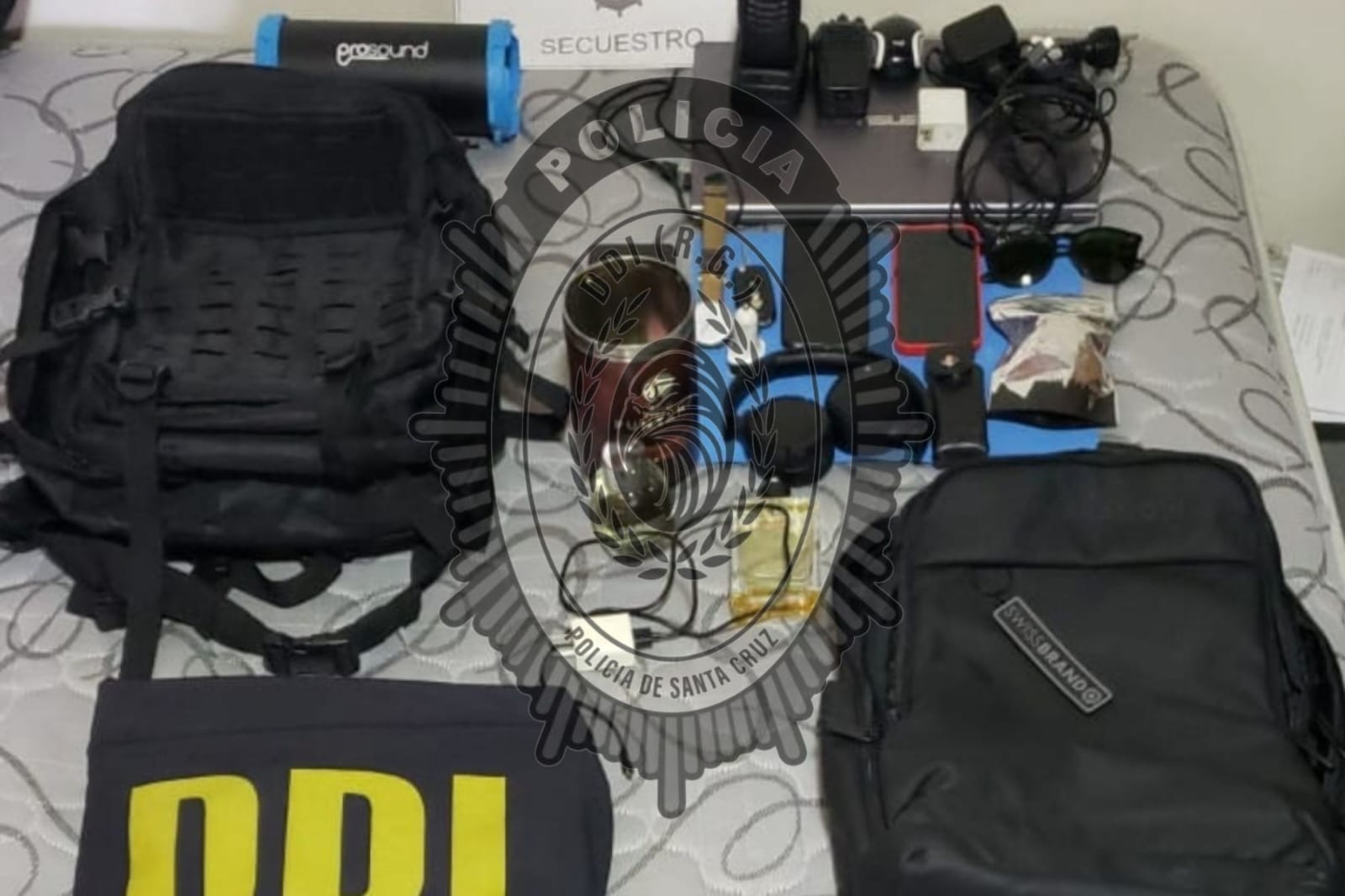  Todo lo secuestrado por la Policía. (FOTO: POLICÍA SANTA CRUZ)