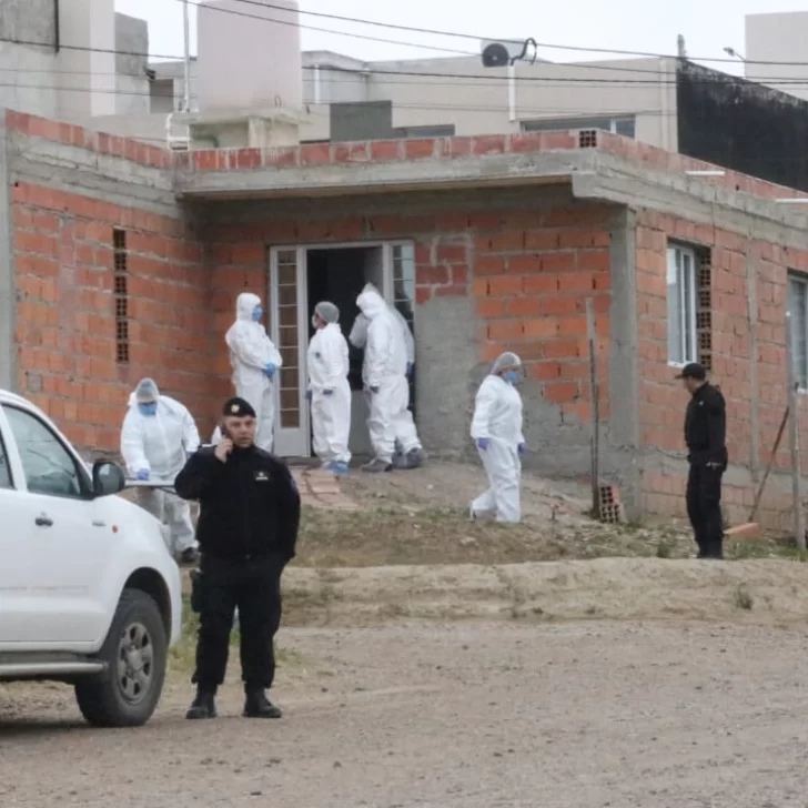Horror en Caleta Olivia: joven apuñaló a su madre, asesinó a la novia, y luego se quitó la vida