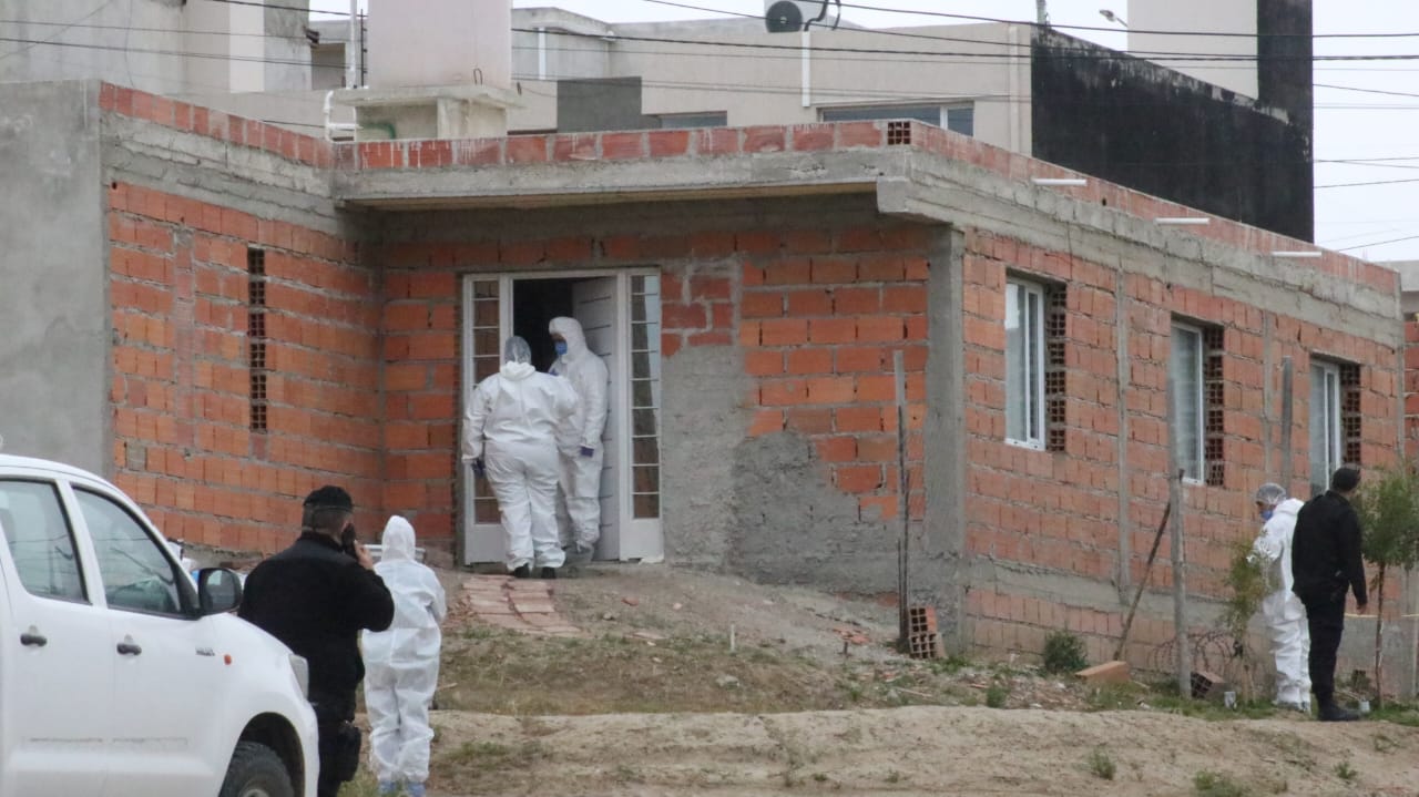  La vivienda del horror ubicada en el 13 de Diciembre. (FOTO: TAMARA MORENO/LA OPINIÓN AUSTRAL).