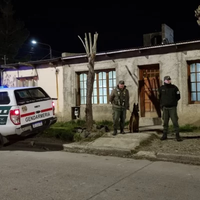 Gendarmería allanó la casa de un hombre que hacía “delivery” de drogas: hallaron cocaína y marihuana