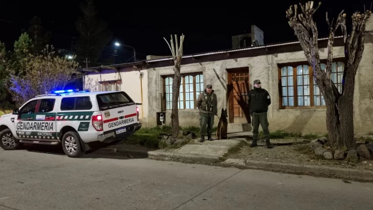 Gendarmería allanó la casa de un hombre que hacía “delivery” de drogas: hallaron cocaína y marihuana