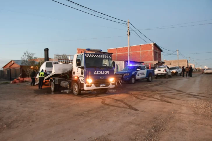 Robaron siete cubiertas de camiones de una empresa y los atraparon en un allanamiento en el barrio Bicentenario