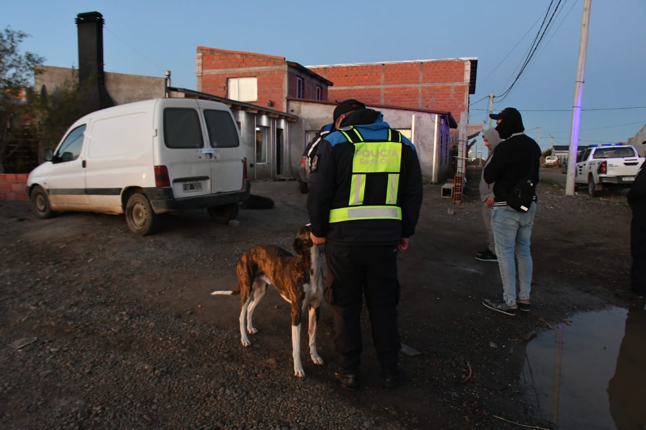  Momentos previos al secuestro del rodado. (FOTO: JOSÉ SILVA/LA OPINIÓN AUSTRAL)