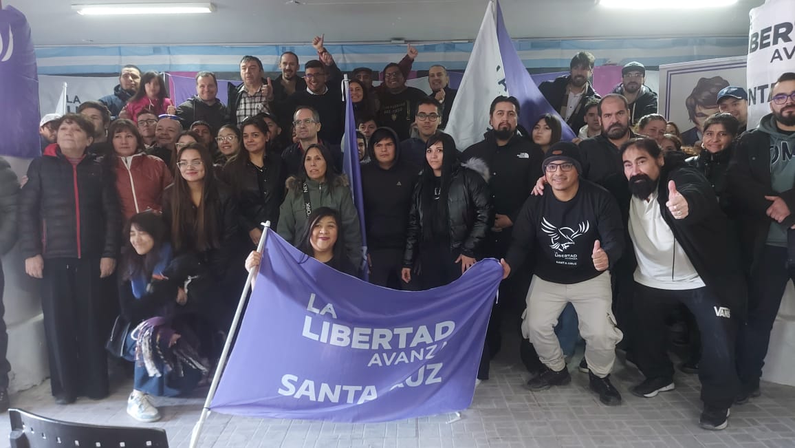  Guzmán agradeció a los partidarios de la LLA por abrir el local en la ciudad petrolera.