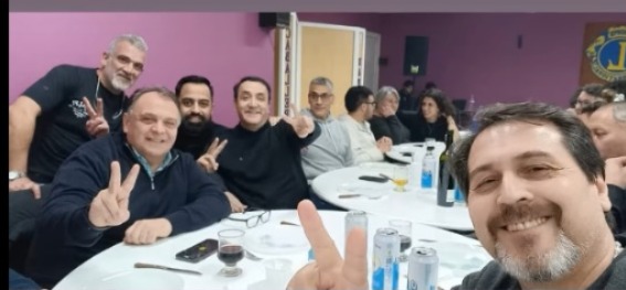  La selfie que compartió Néstor González junto a Pablo Grasso y Javier Belloni, entre otros funcionarios.