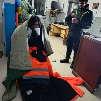 Rescataron a dos turistas cordobeses que habían tenido un accidente en las rutas de Santa Cruz