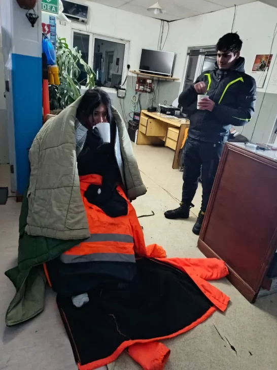 Rescataron a dos turistas cordobeses que habían tenido un accidente en las rutas de Santa Cruz