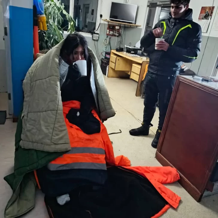 Rescataron a dos turistas cordobeses que habían tenido un accidente en las rutas de Santa Cruz