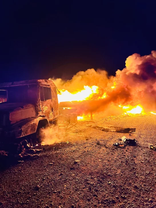Camión que iba a Bahía Blanca con 23 toneladas de polietileno se prendió fuego en Güer Aike