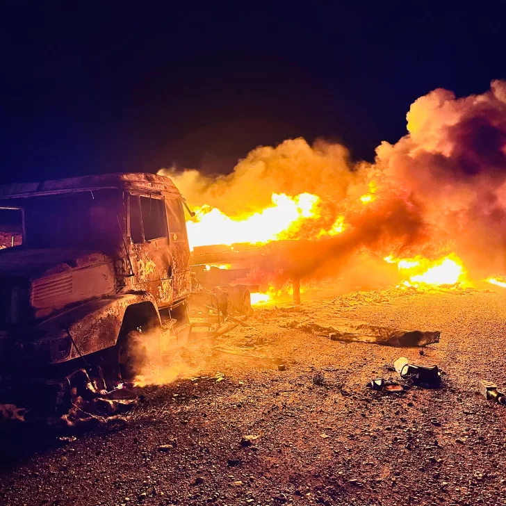 Camión que iba a Bahía Blanca con 23 toneladas de polietileno se prendió fuego en Güer Aike
