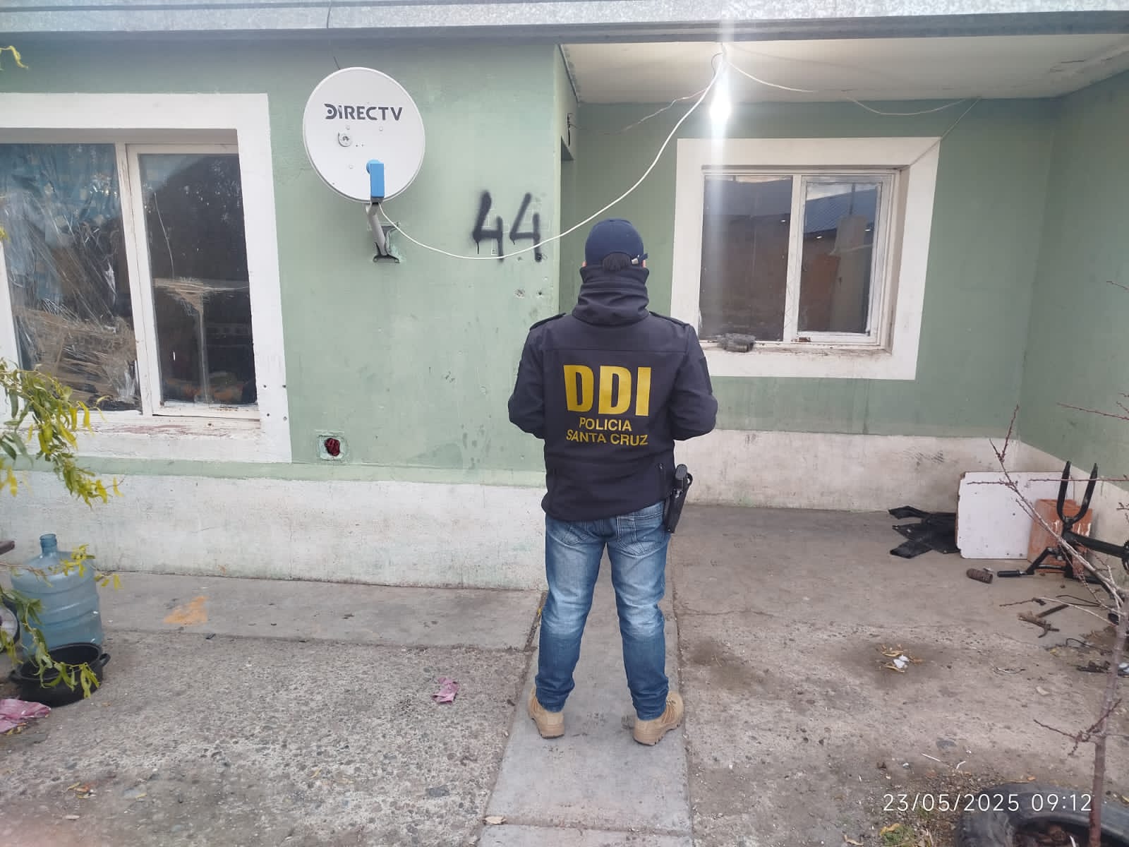  La vivienda que fue allanada. (FOTO: POLICÍA DE SANTA CRUZ).