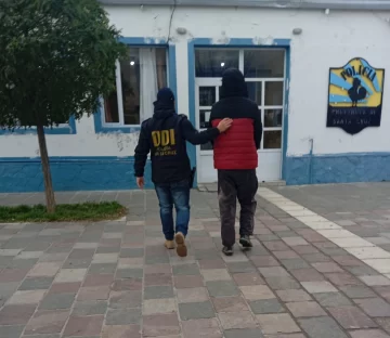 Un municipal de Pico Truncado quedó detenido por un robo calificado tras el allanamiento de su vivienda
