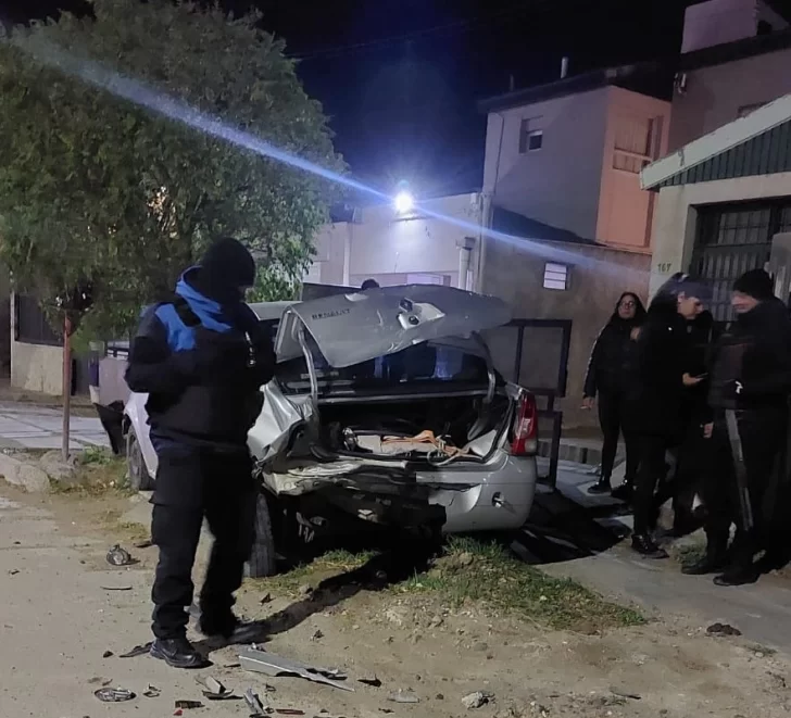 Un hombre en estado de ebriedad chocó el auto de un abuelo y le quiso pegar a los policías
