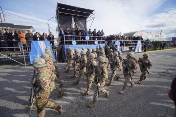 Caleta Olivia vivió una fiesta patriótica multitudinaria en el aniversario del 25 de Mayo