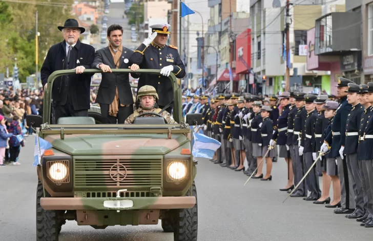  Momento en el que se desarrollaba el desfile. (FOTO: GOBIERNO CHUBUT)