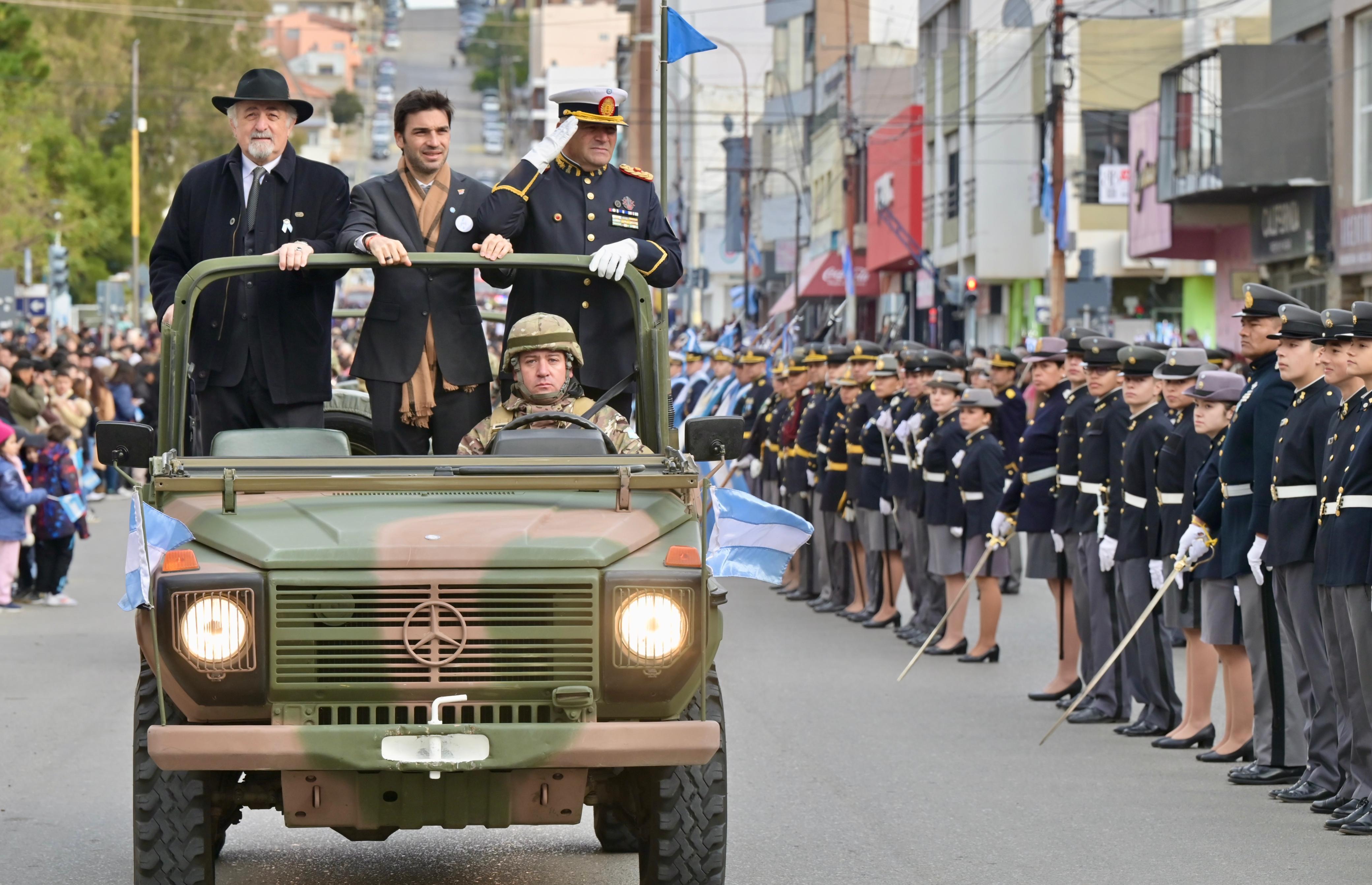  Momento en el que se desarrollaba el desfile. (FOTO: GOBIERNO CHUBUT)