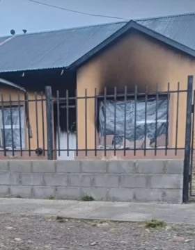 Un profesor de pádel de Río Gallegos perdió todo en un incendio y sus amigos buscan darle una mano