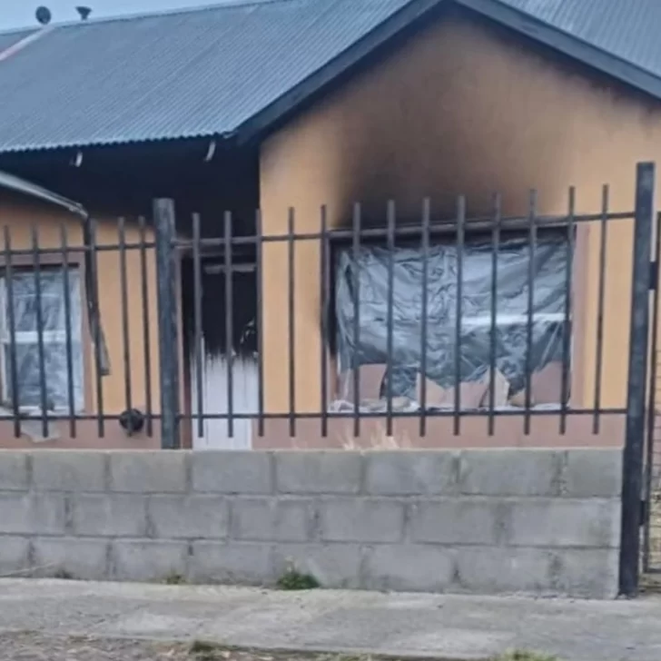 Un profesor de pádel de Río Gallegos perdió todo en un incendio y sus amigos buscan darle una mano