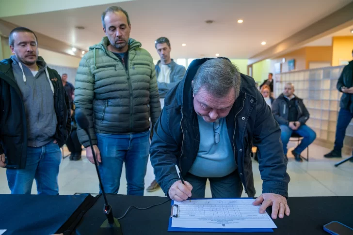  Los vecinos mostraron su satisfacción por la apertura de licitación.