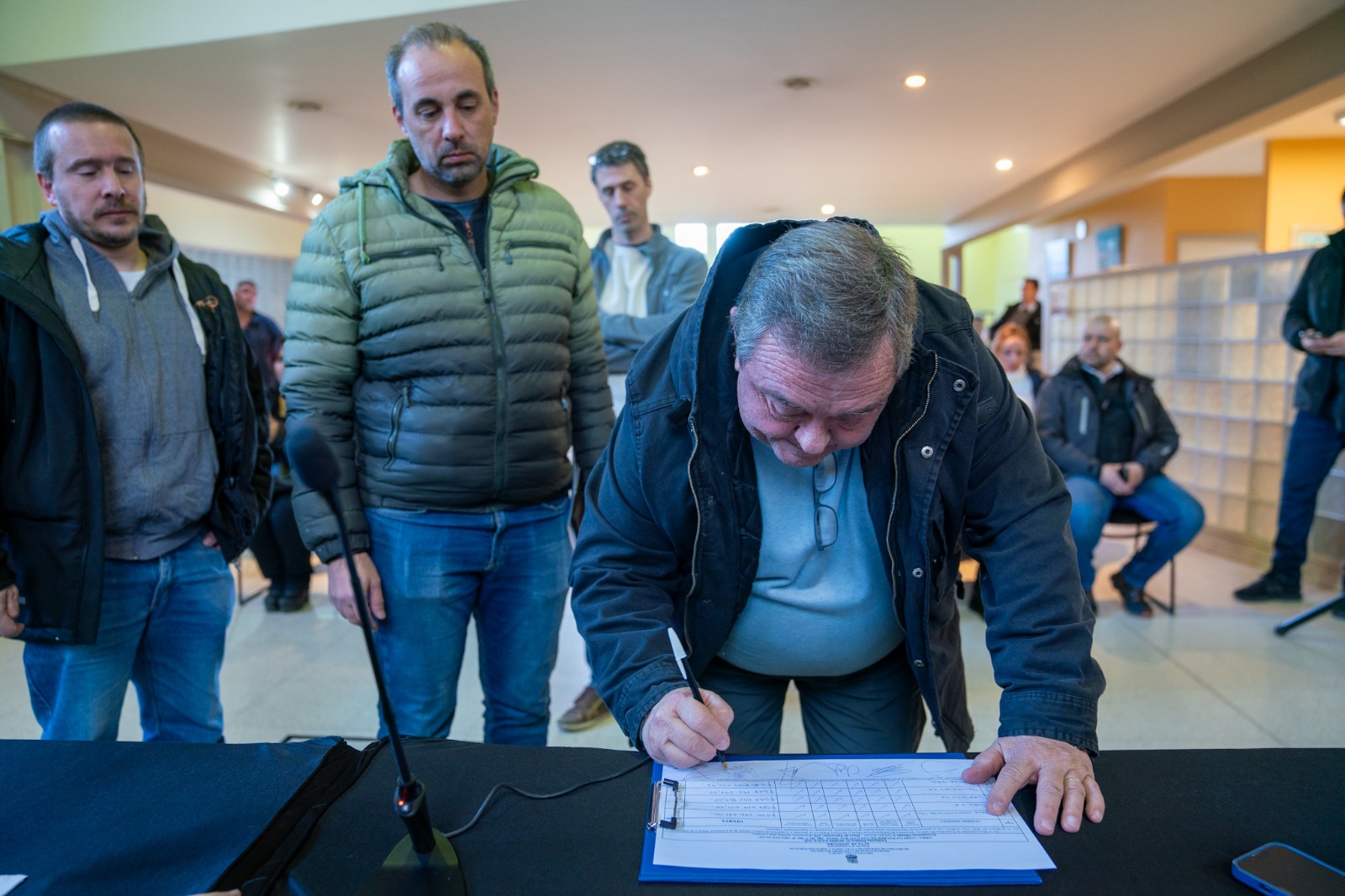 Los vecinos mostraron su satisfacción por la apertura de licitación.
