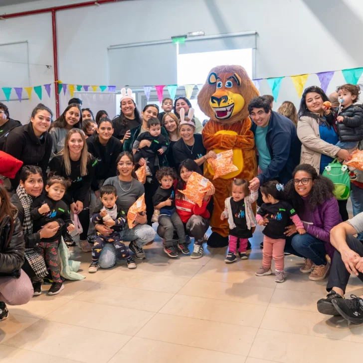 Othar Macharashvili celebró en el Centro Cultural con más de 200 niños de los Jardines Maternales