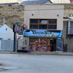 Acosador amenazó de muerte con un arma en un mercado y huyó en remís antes de ser detenido