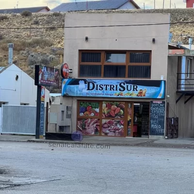 Acosador amenazó de muerte con un arma en un mercado y huyó en remís antes de ser detenido