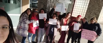 Trabajadoras de Salud Mental del Hospital Samic juntan firmas para llevar su reclamo al Ministerio de Salud