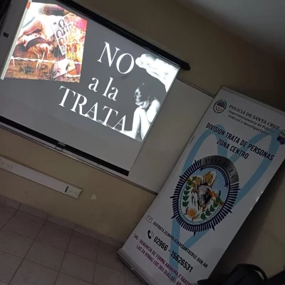 La Policía de Santa Cruz brindó charlas a los alumnos de las escuela de Puerto San Julián