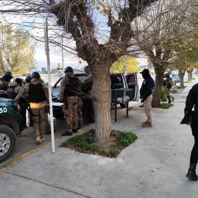 Inseguridad en Puerto Deseado: Policías fueron por un hurto y hallaron drogas y municiones