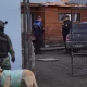 Robaron una pistola 9mm de un auto en pleno centro de Río Gallegos y buscan al ladrón en el barrio Evita