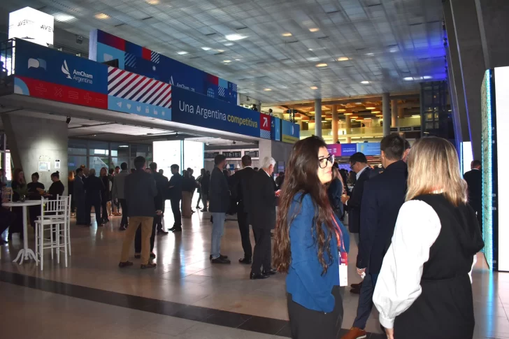 amcham-summit-publico-728x485 amcham-summit-publico-728x485