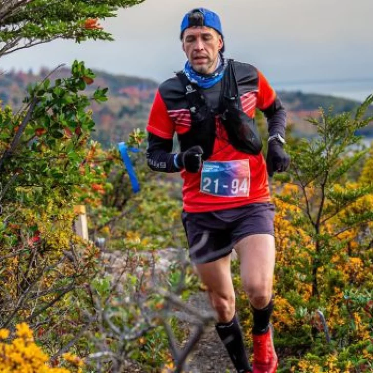 El atleta Ariel Ramirez de Río Turbio ganó una prueba a campo traviesa en Chile