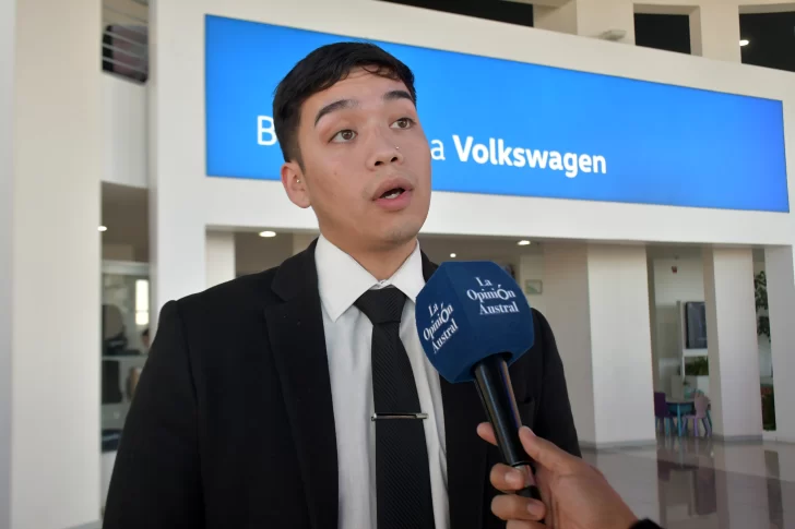 Matías Cejas, asesor de ventas de Autobahn Volkswagen en Río Gallegos. FOTOS: JOSÉ SILVA/LA OPINIÓN AUSTRAL