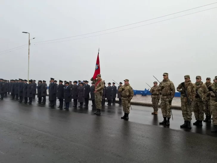 La Fuerza Aérea Argentina conmemoró su Bautismo de Fuego y honró a los héroes de Malvinas con un emotivo acto en Río Gallegos