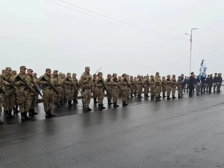 La Fuerza Aérea Argentina conmemoró su Bautismo de Fuego y honró a los héroes de Malvinas con un emotivo acto en Río Gallegos