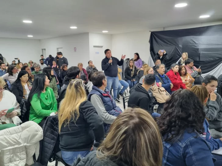  El debate de los Justicialistas en Racing Club de Río Gallegos. FOTO: MRG