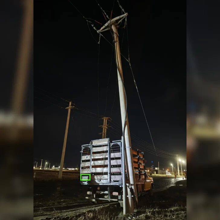 Camión chocó contra una columna de media tensión y dejó sin luz a varios barrios de Río Gallegos