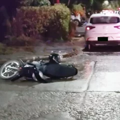 Un motociclista al Hospital Regional Río Gallegos tras ser embestido por un auto