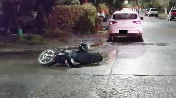 Un motociclista al Hospital Regional Río Gallegos tras ser embestido por un auto