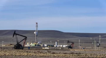 Santa Cruz adjudicó las áreas petroleras cedidas por YPF en el norte de la provincia: con cuál se quedará cada empresa Santa Cruz adjudicó las áreas petroleras cedidas por YPF en el norte de la provincia: con cuál se quedará cada empresa