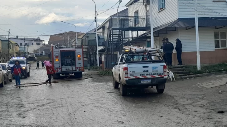 Bomberos controlaron  un principio de incendio en los pabellones de Río Turbio